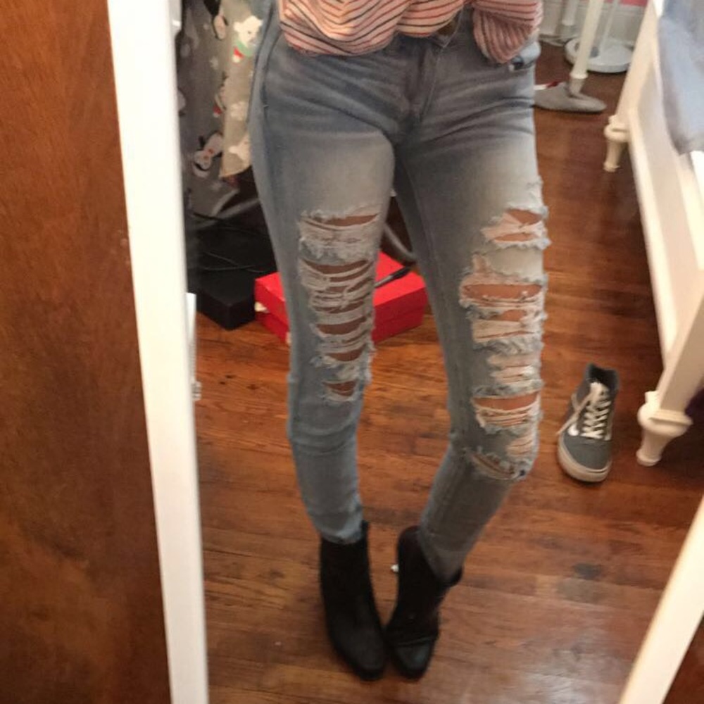 American eagle ripped jeans